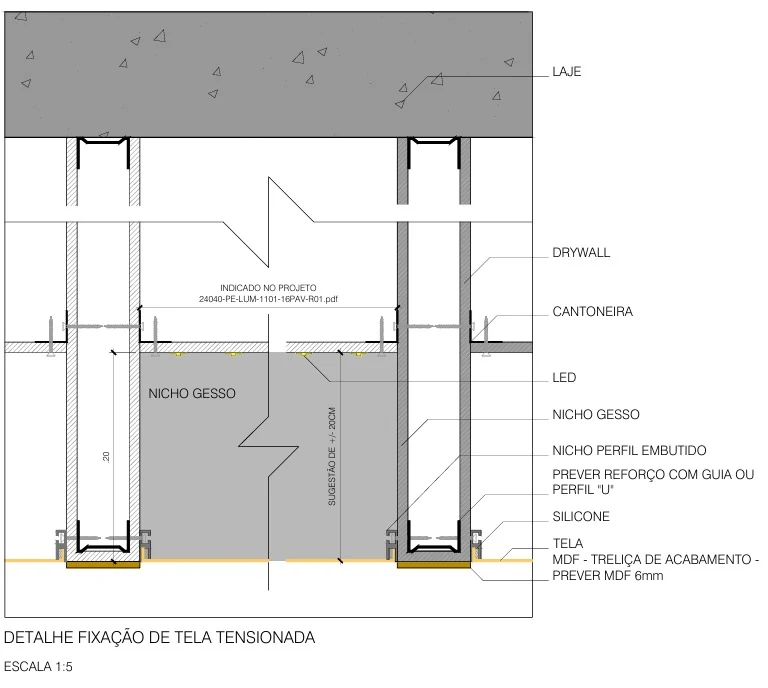Detalhe de fixação da tela tensionada no nicho de gesso, escala 1:5